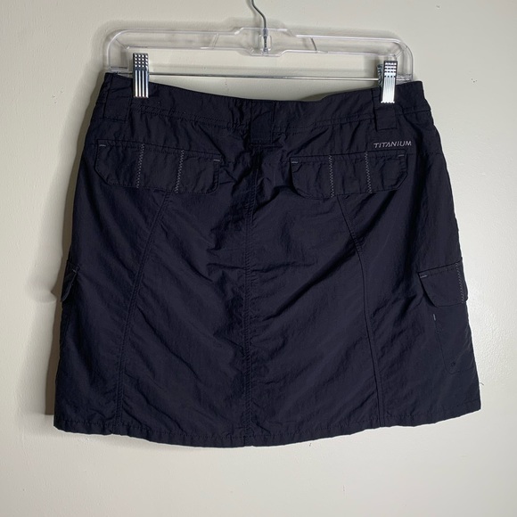 Columbia Black Titanium Cargo Skort Sz 10 - Picture 4 of 9